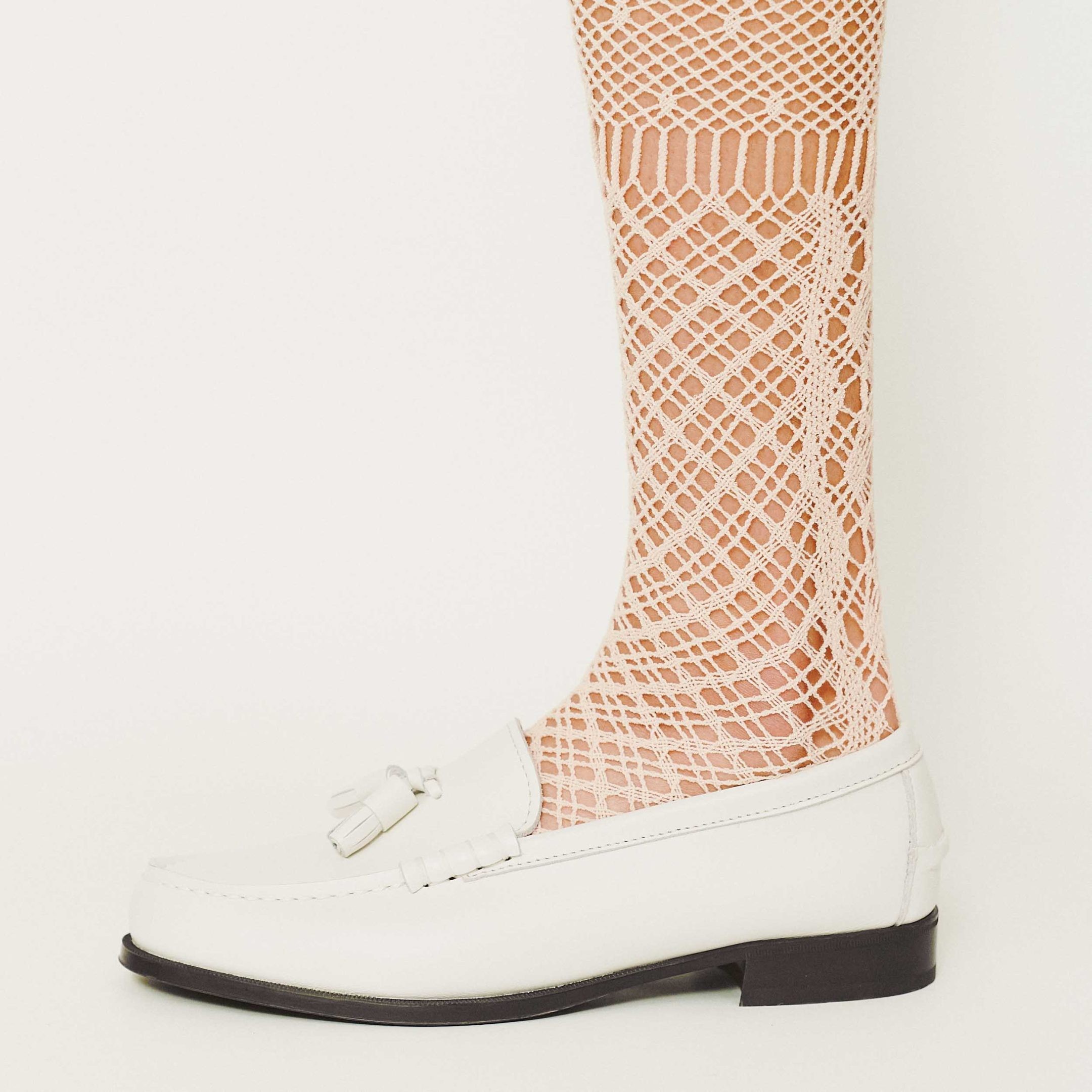 定番シューズは、ソックスで遊び心をプラスしよう - Slide:4