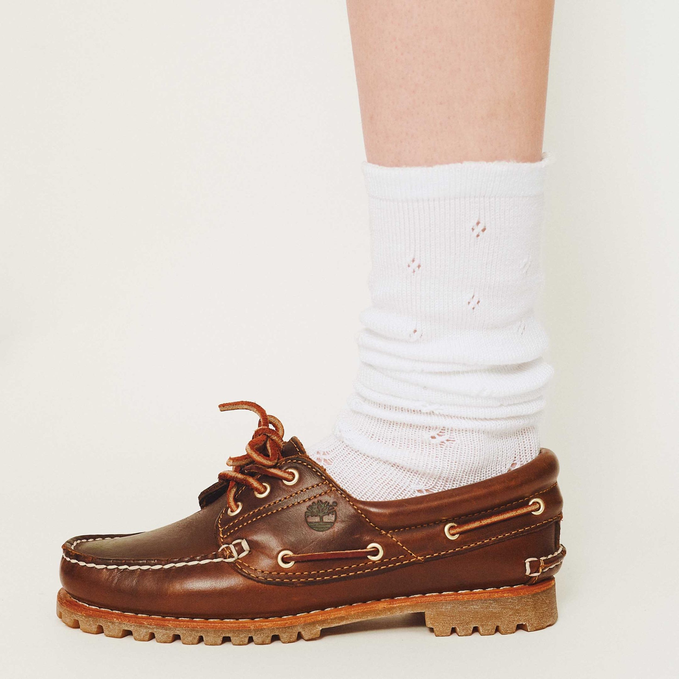 定番シューズは、ソックスで遊び心をプラスしよう - Slide:2