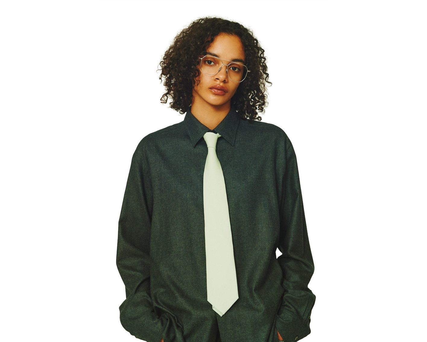 今年はメタルフレームの当たり年。狙いたいのは、オクタゴンかオーバル!