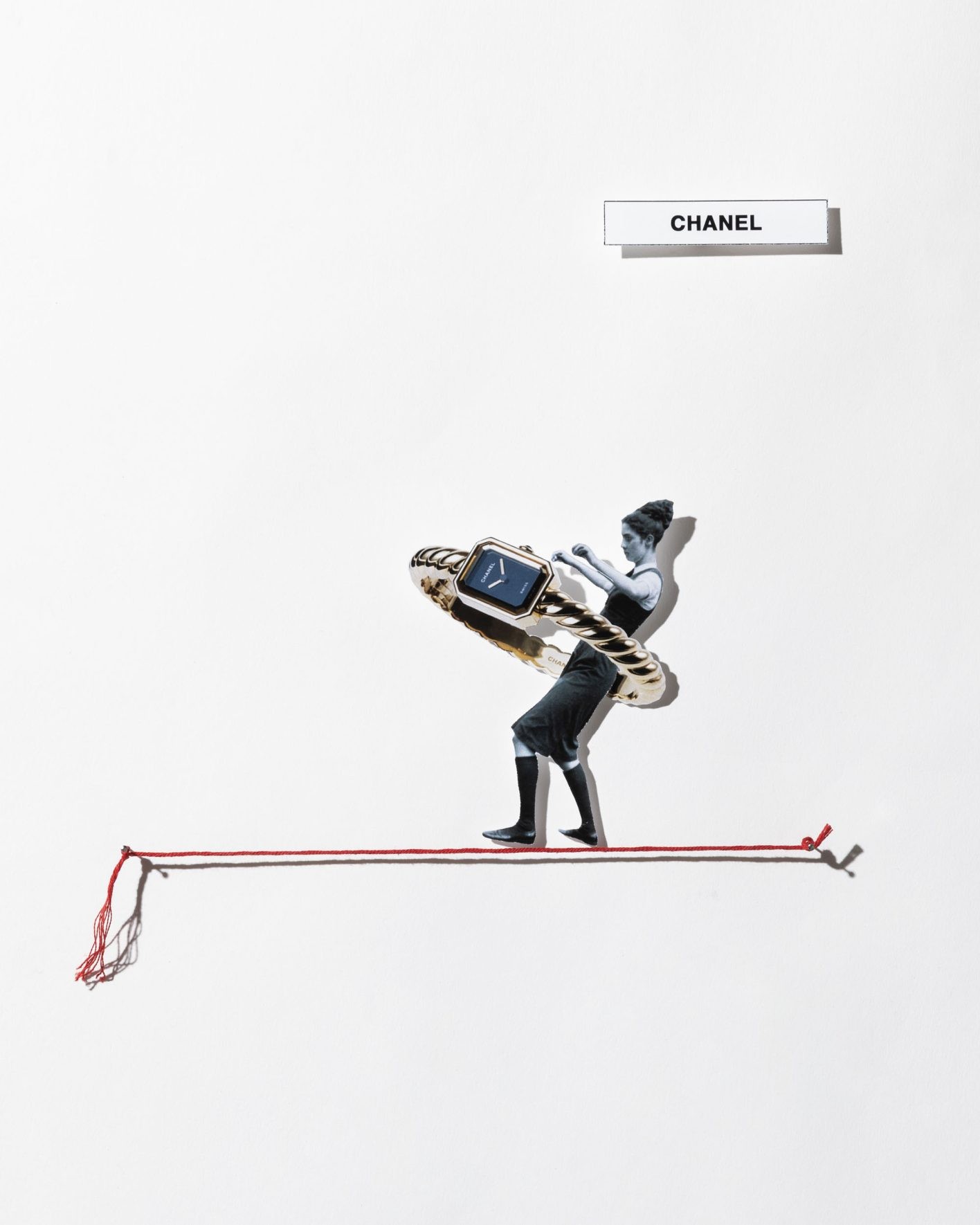 タイムレスなアリュールを宿す〈プルミエール〉から新たなジュエリーウォッチが登場。ファッションでおなじみのブレードを再解釈し、ツイスト型のバングルに仕立てた〈プルミエール ガロン〉。このリュクスなデザインにも注目。ケースサイズ19.7×15.2mm、クォーツ、18KYGケース&ブレスレット、3気圧防水。¥2,475,000(シャネル)