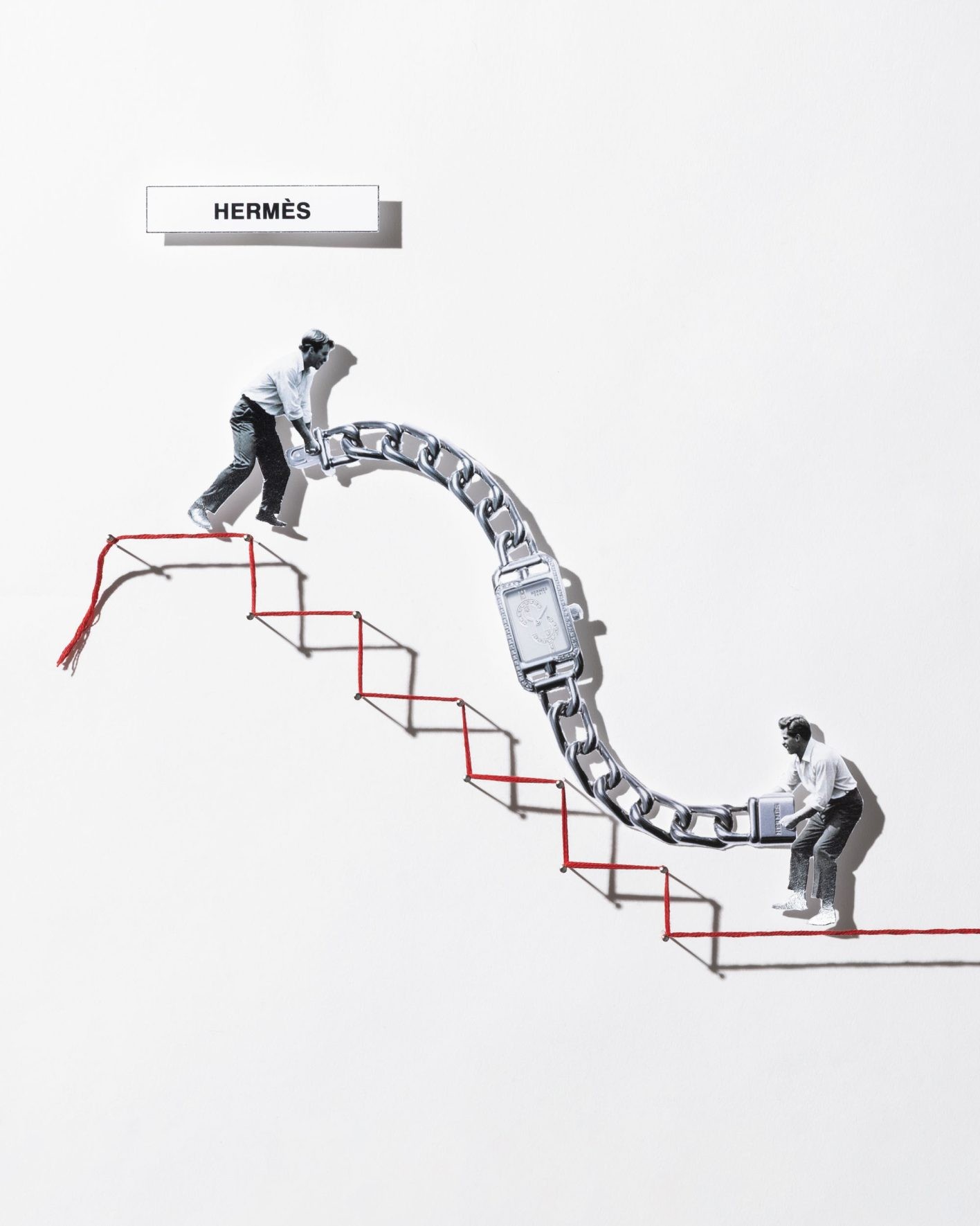 〈エルメス〉の名作ブレスレット〈シェーヌ・ダンクル〉から着想を得た腕時計〈ナンタケット〉。長方形の文字盤からケースにかけて、48個のダイヤモンドが流れるようにつながるデザインが見どころ。ケースサイズ29×17mm、クォーツ、SSケース&ブレスレット、3気圧防水。¥1,320,000(エルメス | エルメスジャポン)