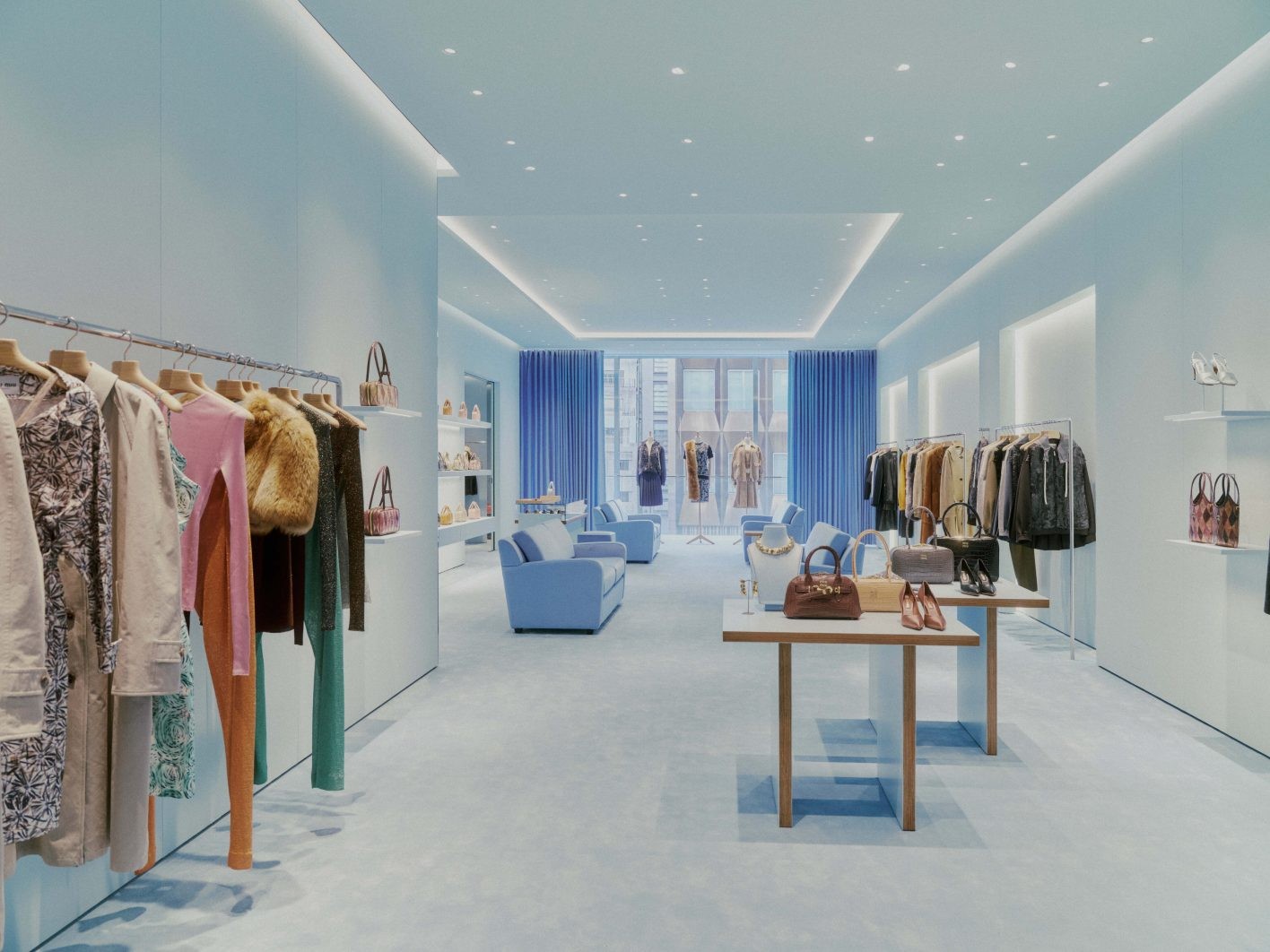 ホリデーの気分とともに。森星と巡る、リニューアルした「ミュウミュウ 銀座店」