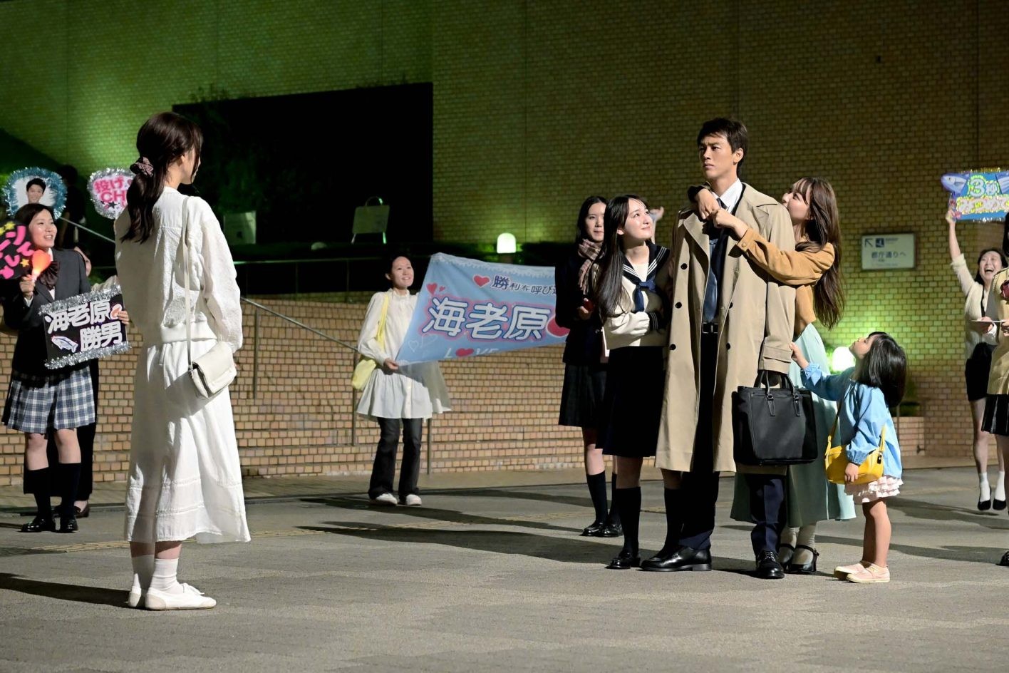 第1話では、ずっとモテてきた自分の人生を振り返る。鼻につくシーンだが、丸いシルエットと少しのダサさで勝男をコミカルかつ可愛く見せている。©TBSスパークル/TBS