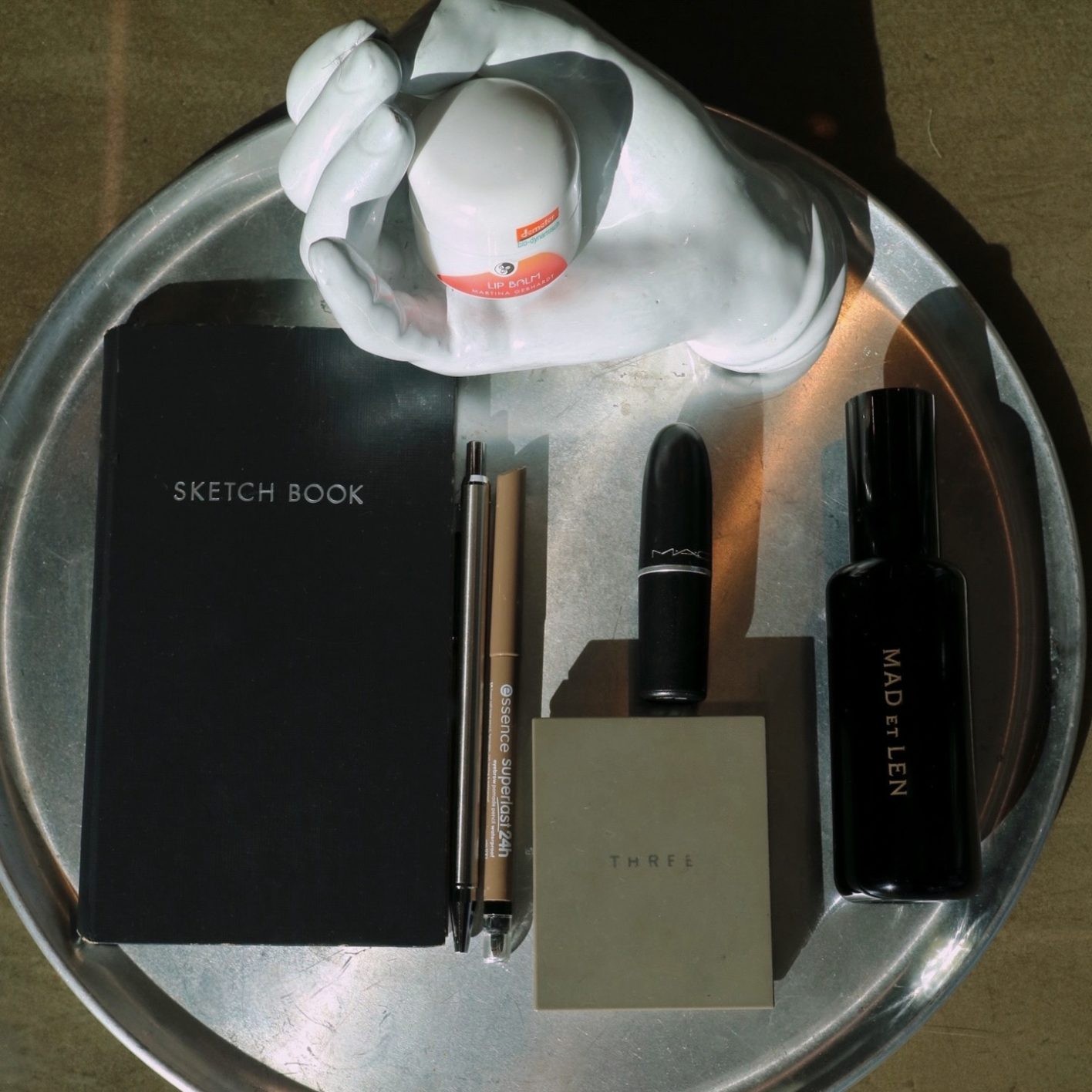 きれいな人のポーチの中身 vol.197 - Slide:1