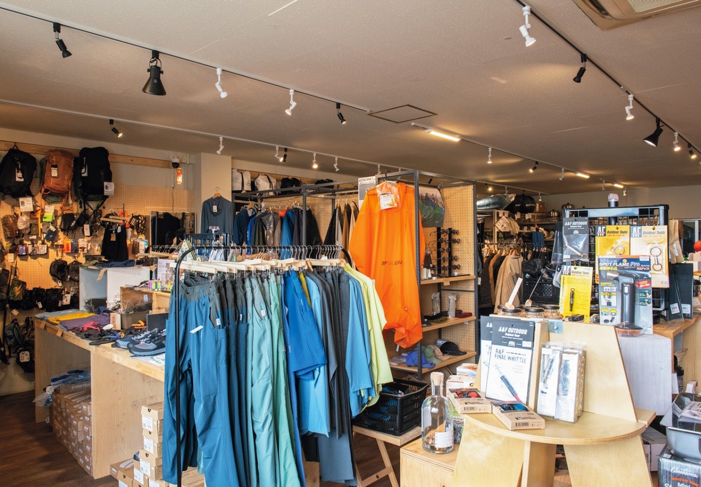 YELLOWKNIFE OUTDOOR SHOPの店内