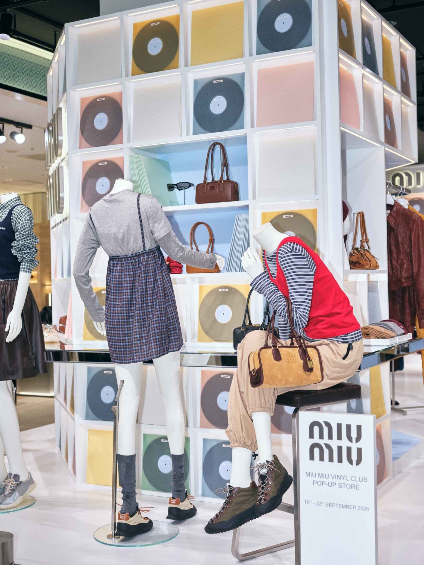 音楽をテーマにしたポップアップストア「Miu Miu Vinyl Club」の外観